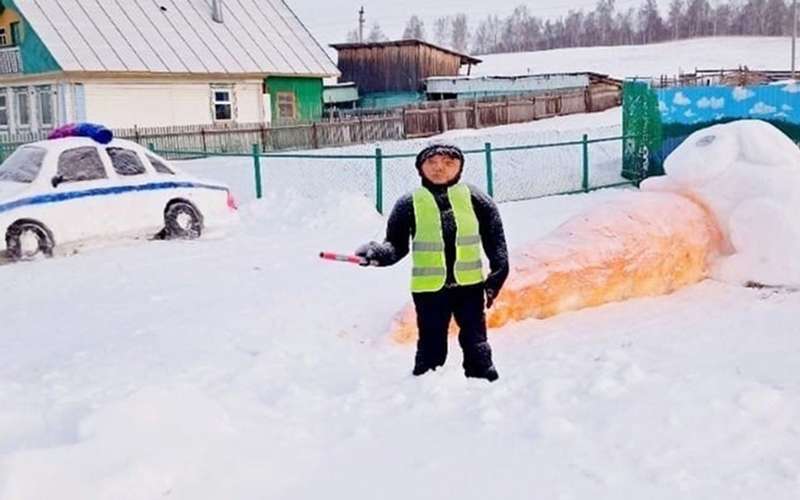 Как гаишник из снега помог в профилактике пьяного вождения Как гаишник из снега помог в профилактике пьяного вождения